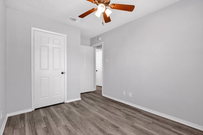 Building Photo - 3505 S Carolina Dr