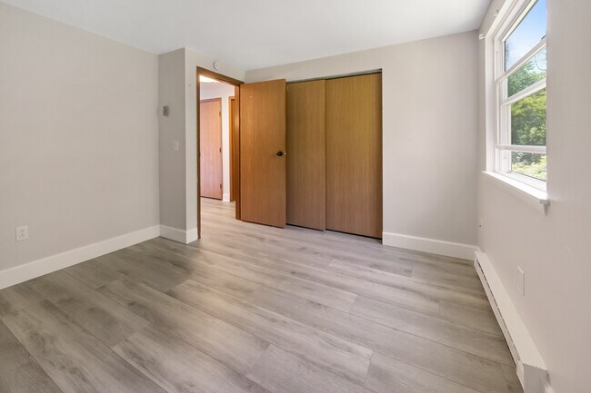 Building Photo - 15 Kimberly Ln