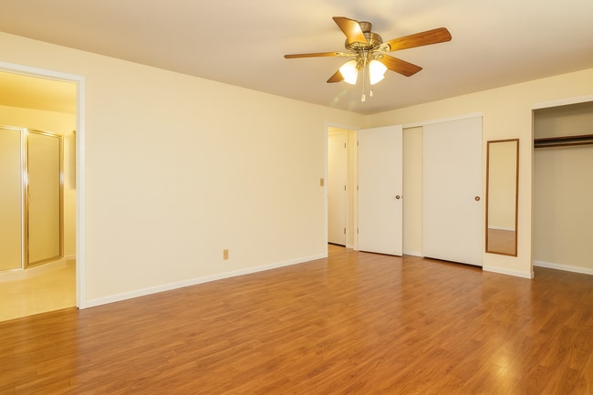 Building Photo - Spacious SW Bend Home on Nearly Half an Ac...