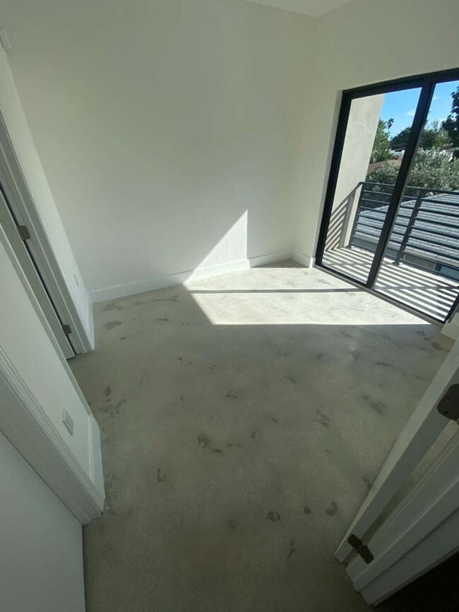 Building Photo - 6233 NW 20th Ave