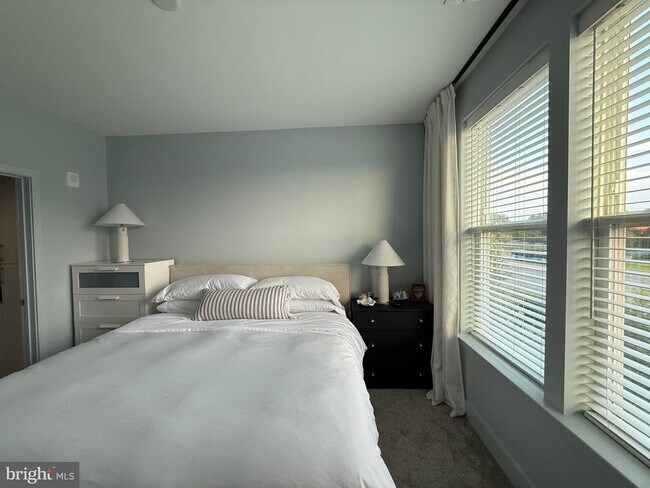 Building Photo - 15250 Siesta Ky Way