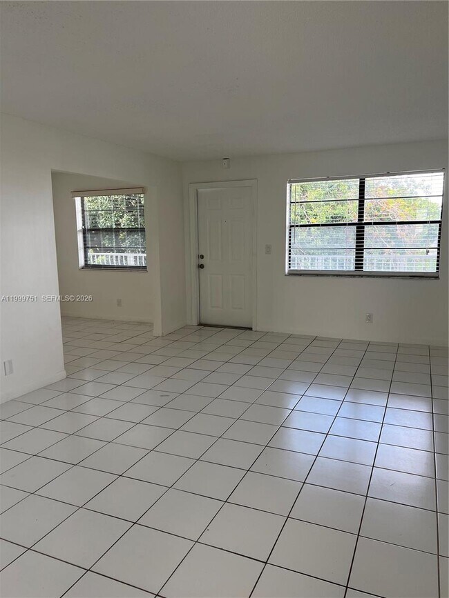 Building Photo - 500 NE 2nd St