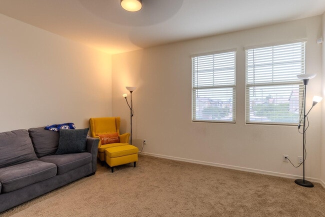 Building Photo - 1064 S Sunset Dr