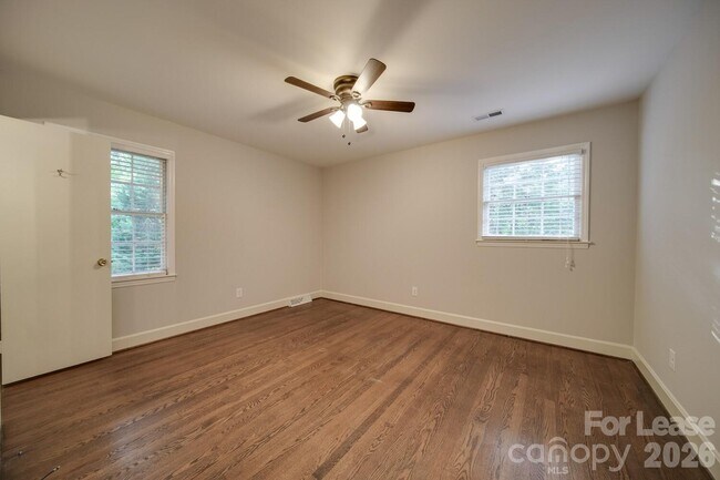 Building Photo - 6700 Castlegate Dr