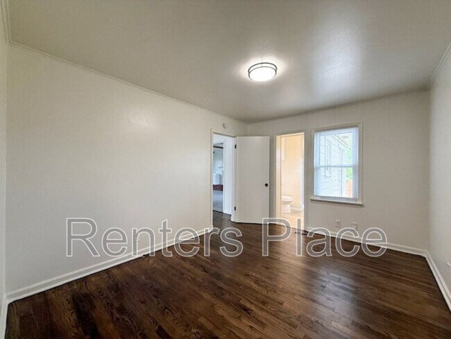 Building Photo - 2215 S Winston Ave