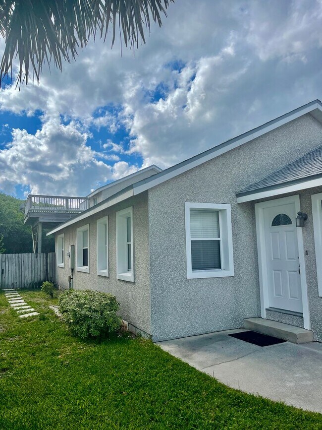 Building Photo - 2835 S Fletcher Ave