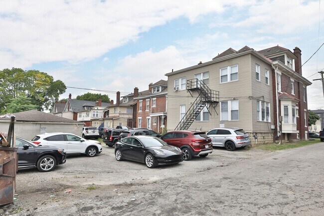 Building Photo - 205 E 14th Ave