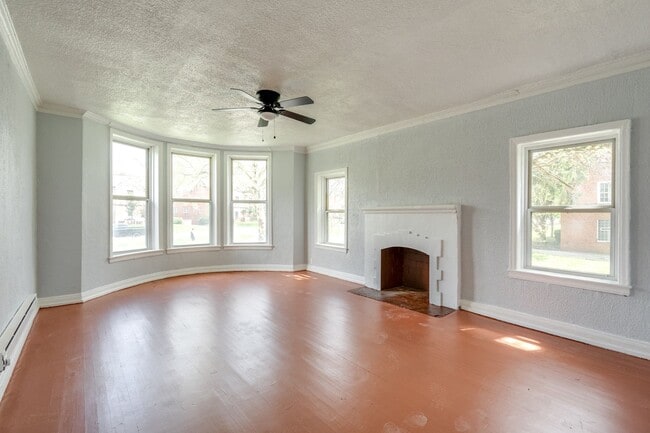 Building Photo - 2840 S Moreland Blvd