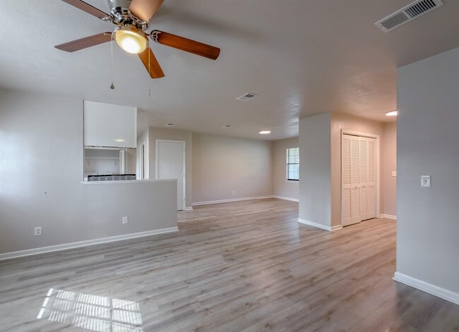 Building Photo - 3245 Whitney Dr W