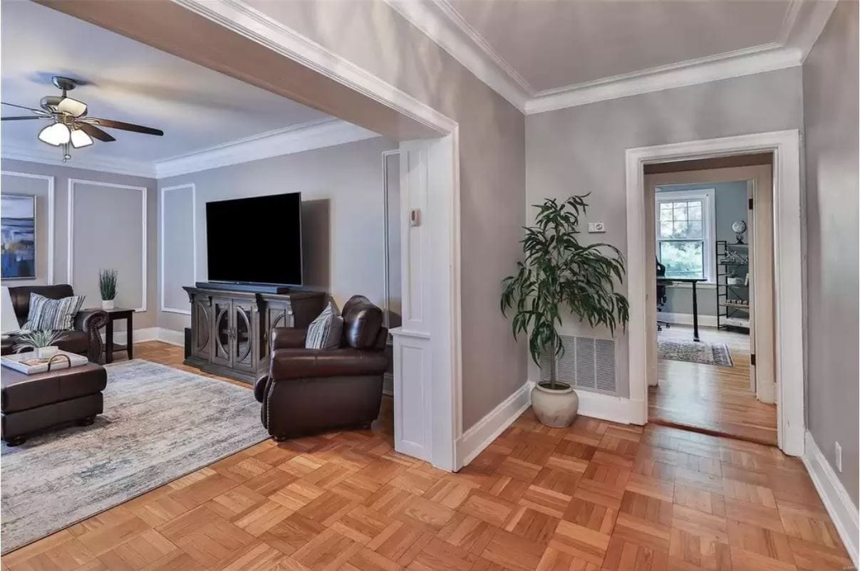 Entryway Family Room - 7515 Buckingham Dr