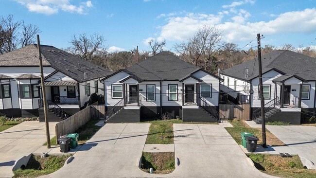 Building Photo - 3825 Easy St