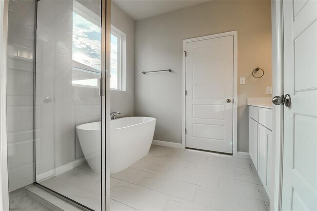 Building Photo - 207 Watercourse Wy