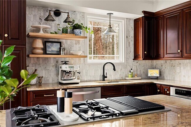 Building Photo - 2270 Emerald Dr