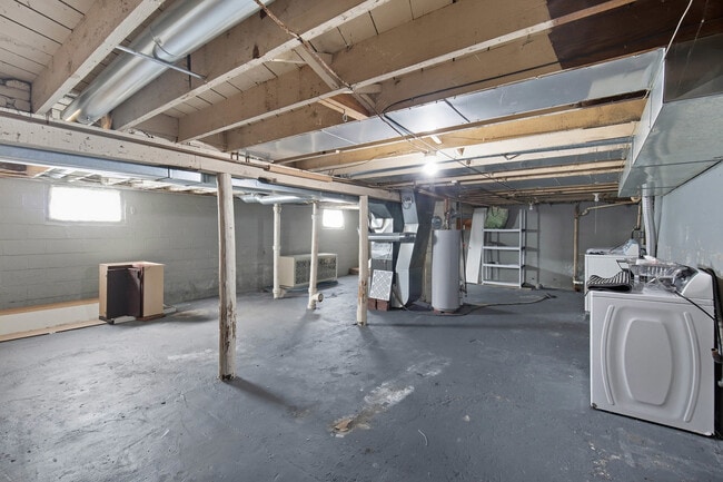 Building Photo - 408 River Ln