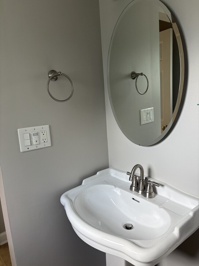 Building Photo - 412 Kojun Ct