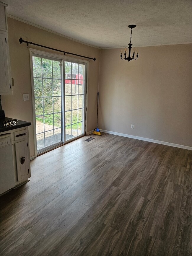 Building Photo - 100 Oak Rd