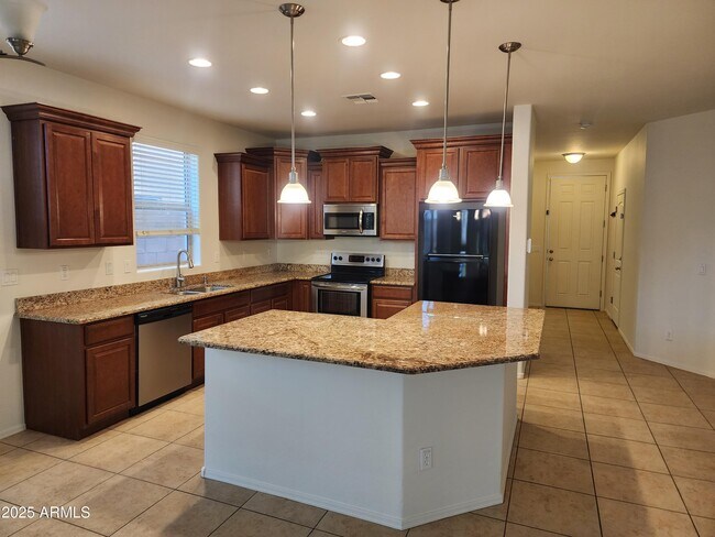 Building Photo - 7559 W Andrea Dr