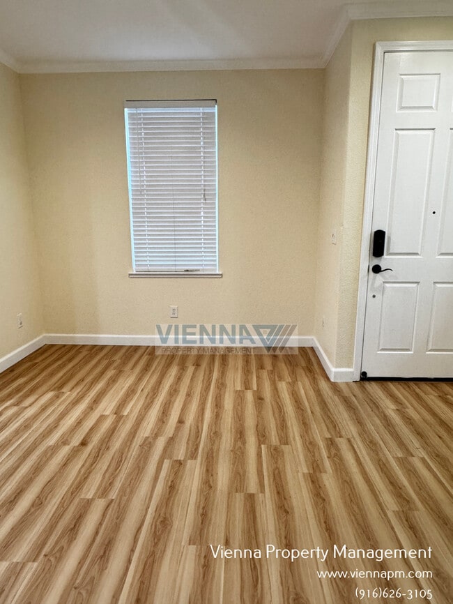 Building Photo - 829 Courtyards Loop