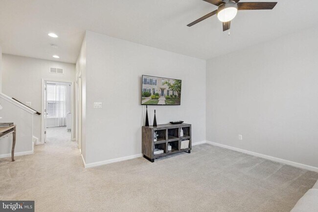 Building Photo - 805 Basswood Dr