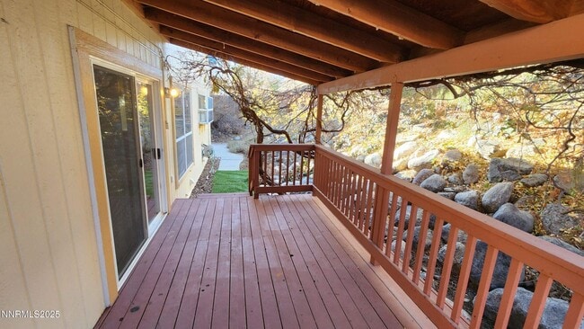 Building Photo - 943 Edgecliff Dr