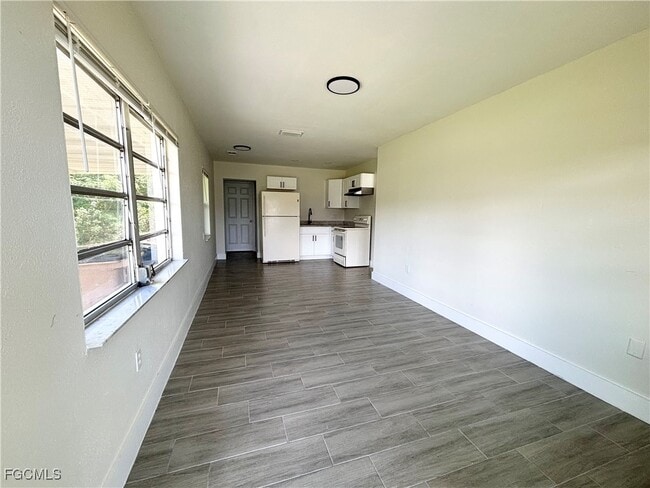 Building Photo - 561 Wood Ave