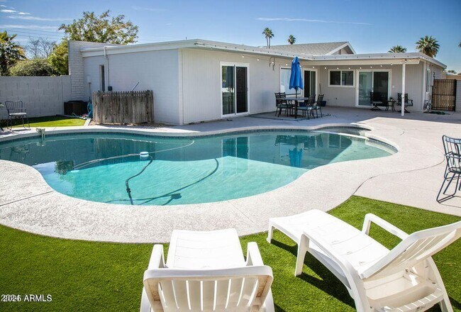 Building Photo - 401 Paladin Cir