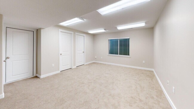 Building Photo - Draper Mills Townhome Available Soon!