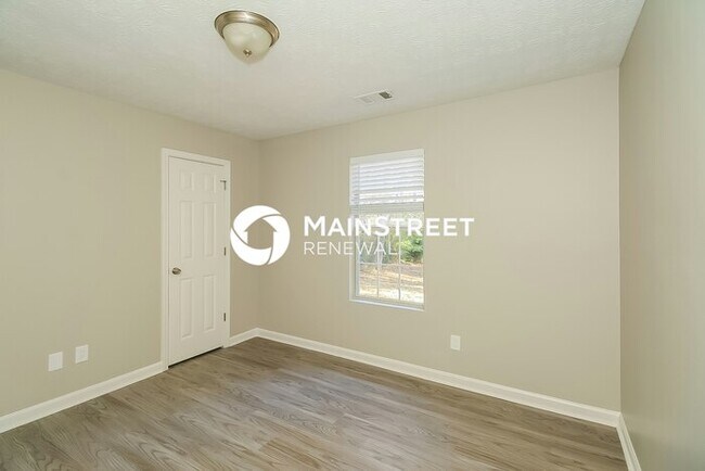 Building Photo - 3 Bedroom Pet-Friendly Home in Ellenwood, GA with Main Street Renewal