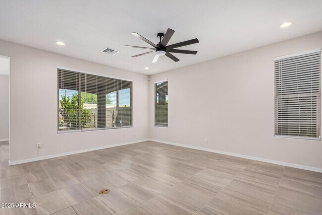 Building Photo - 8828 W Palo Verde Dr