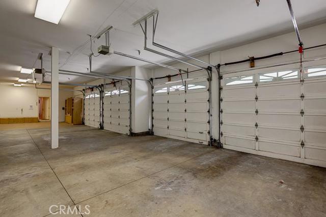 Building Photo - 1601 Highland Oaks Dr