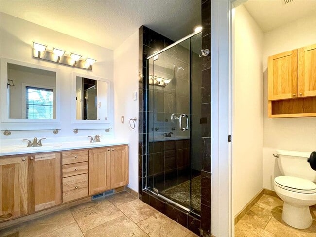 Building Photo - 403 Monroe Ave S