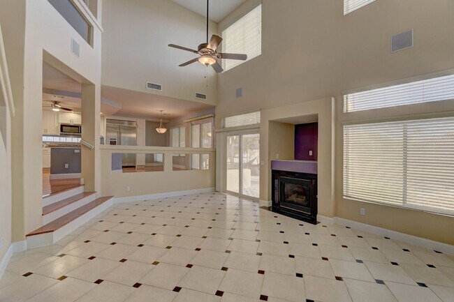 Building Photo - 5 bed / 3 bath / 3 car with Pool & Spa