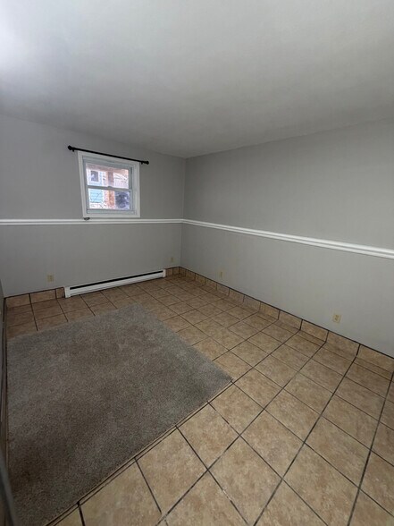 Building Photo - 285 1/4 Walnut St