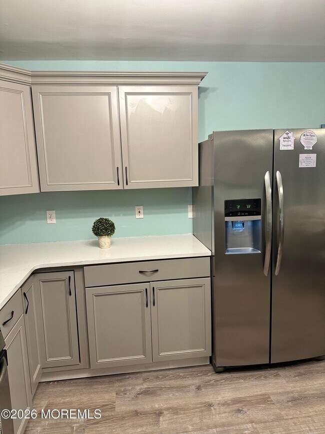 Building Photo - 3 E Central Ave