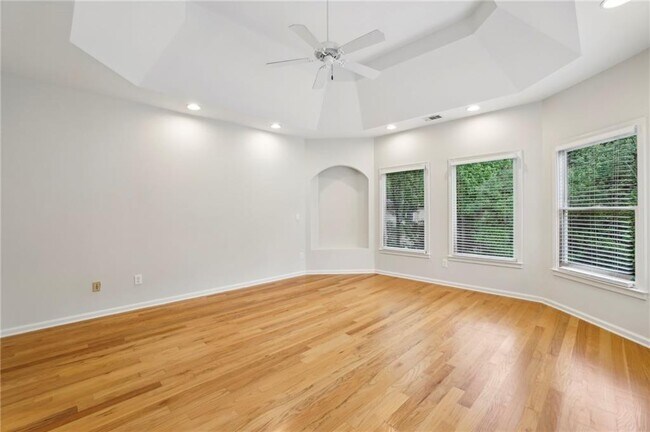 Building Photo - 2503 Regency Lake Dr