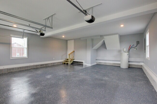 Building Photo - 133 Riverbend Dr