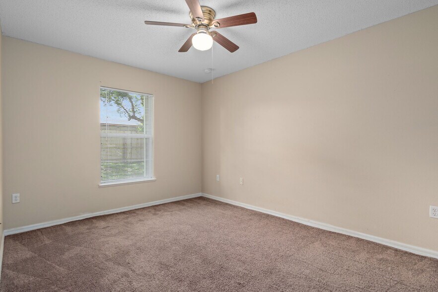 Bedroo, 2 of 4 - 9572 Horizon Dr