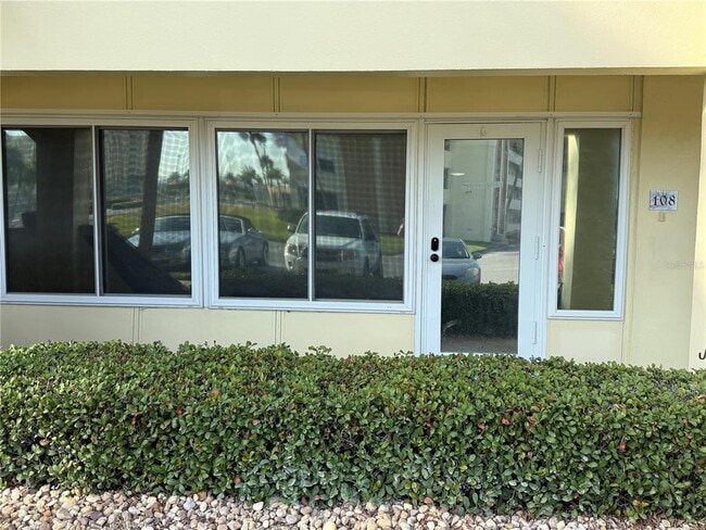 Building Photo - 4700 Cove Cir