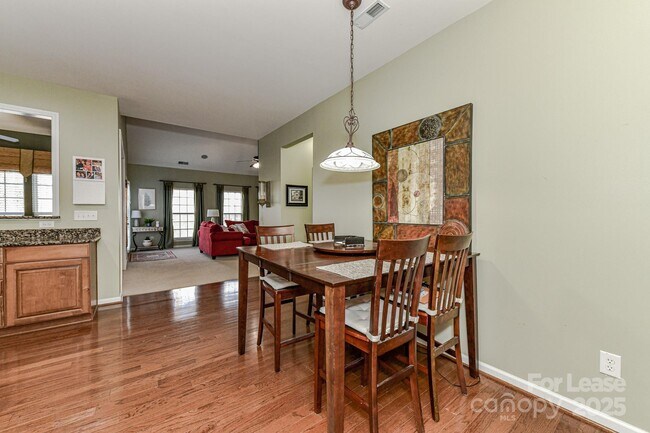 Building Photo - 9625 Sunset Grove Dr