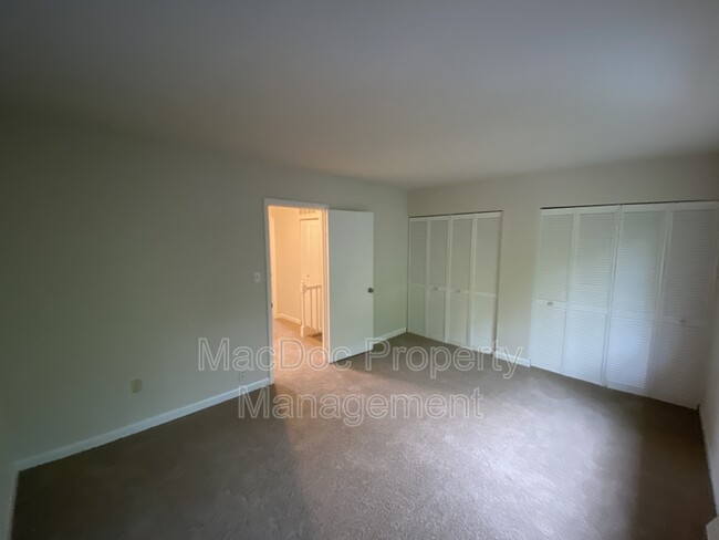 Building Photo - 5209 Heritage Dr