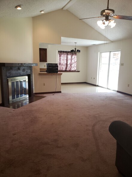 Building Photo - 121 Brentwood Dr