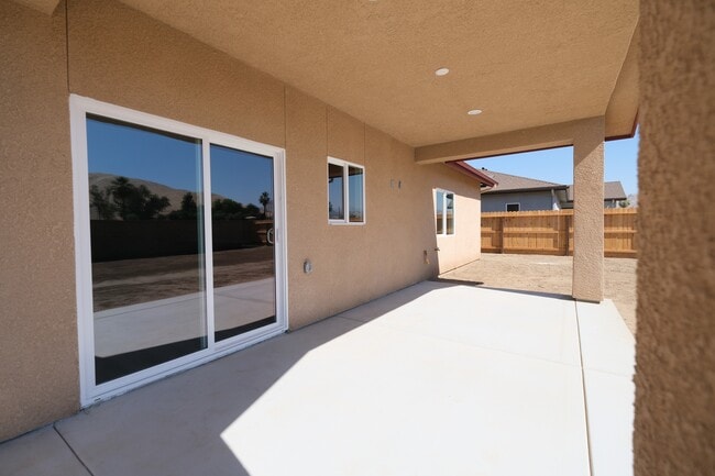Building Photo - 804 N Palm St