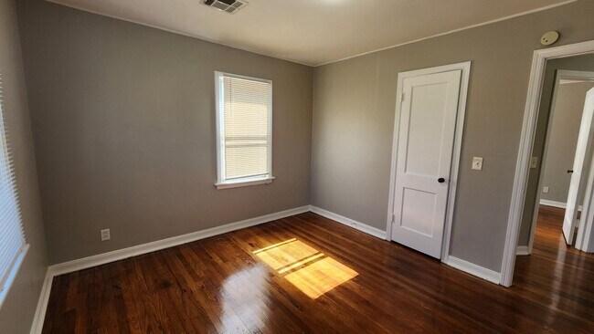 Building Photo - 3 Bedroom 1 Bath Home in Great Neighborhood!