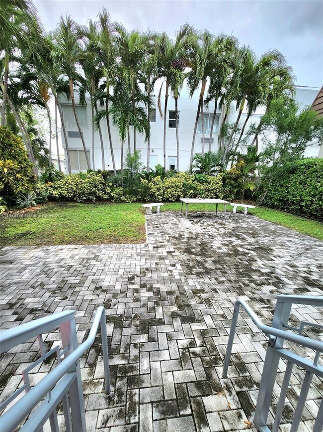 Building Photo - 7936 Harding Ave