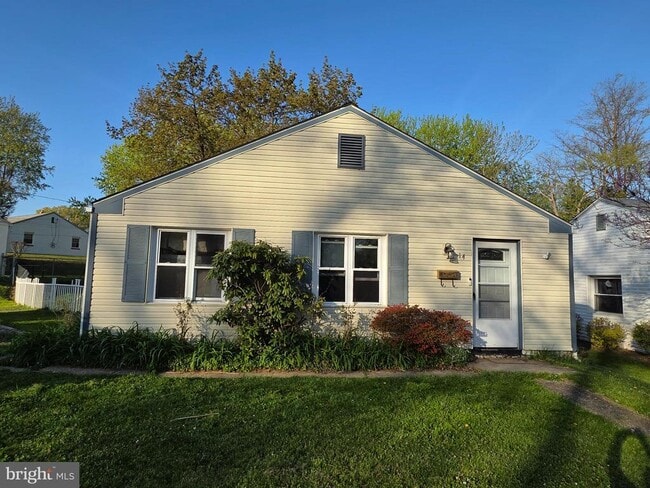 Building Photo - 14 Scarlet Ave