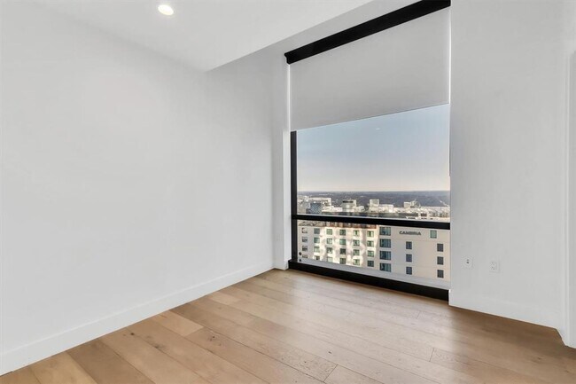 Building Photo - 70 Rainey St
