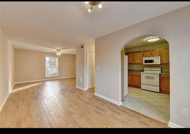 Building Photo - 810 Summer Pl NW