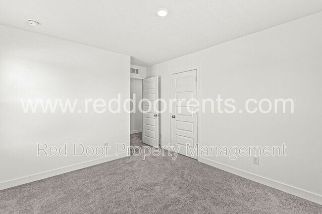 Building Photo - 2954 Grand Rdg Dr