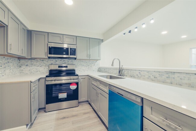 Building Photo - 12553 Wellington Park Dr