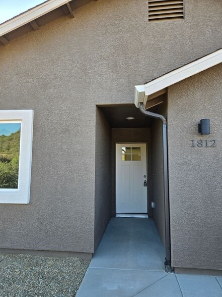 Building Photo - 1812 N Rose Quartz Dr